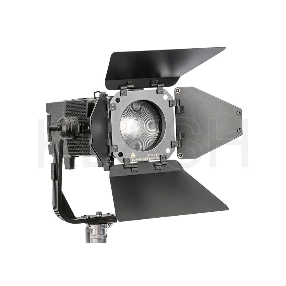 ASTERA LEOFRESNEL KIT IN CONTESTO DI NOLEGGIO PER EVENTI E FILM CON ALTE PRESTAZIONI E CONTROLLO DMX